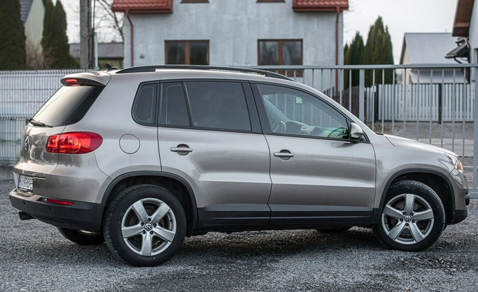 Volkswagen Tiguan cena 53700 przebieg: 299000, rok produkcji 2014 z Wojkowice małe 497